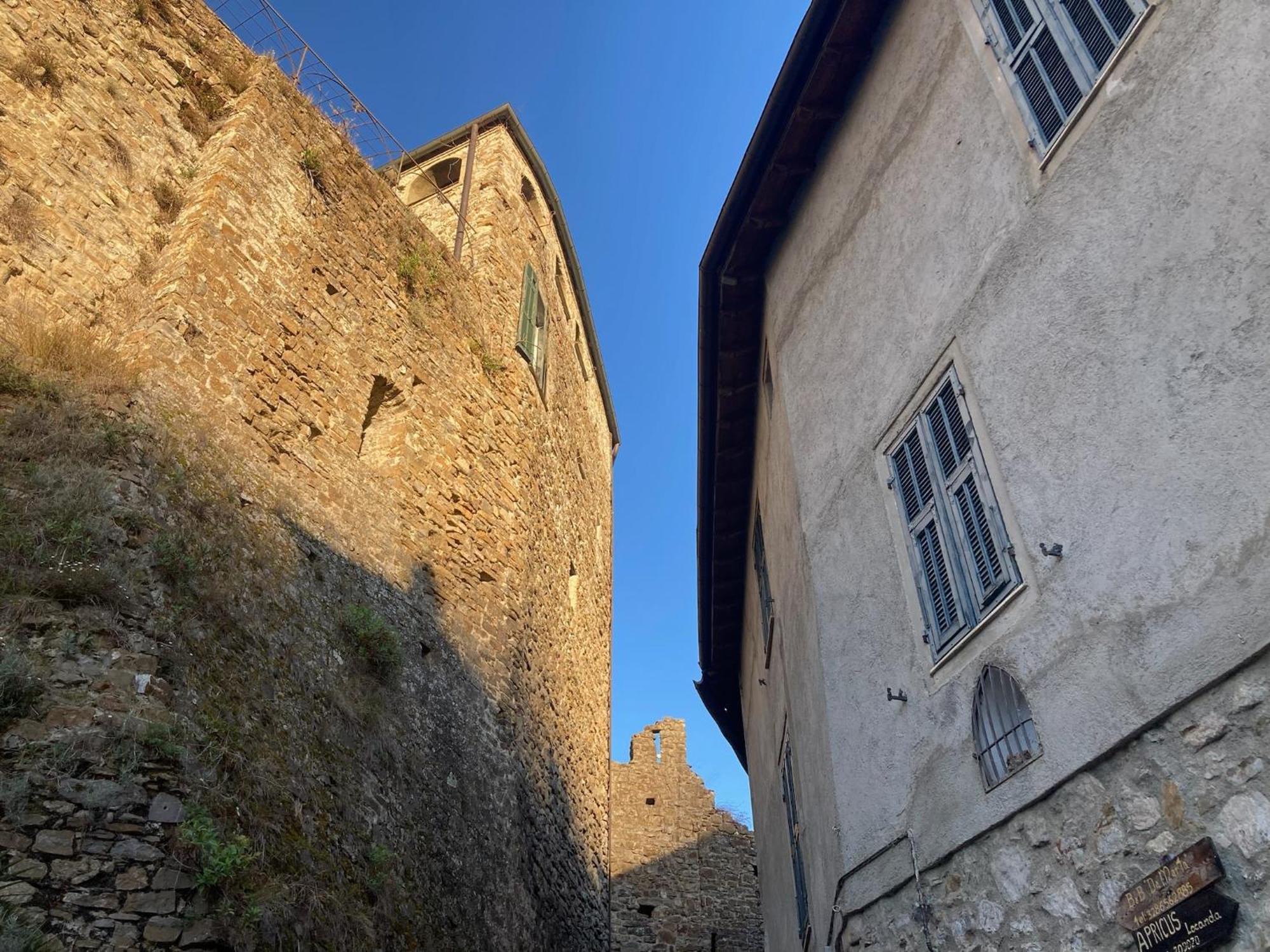 House In The Medieval Village Apricale Exteriör bild